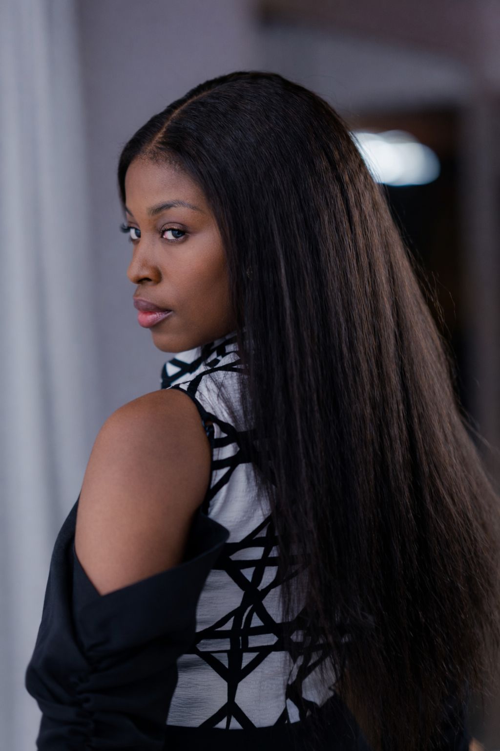 Raw Luxe - Kinky Straight Glueless Wig (7x6 Closure)